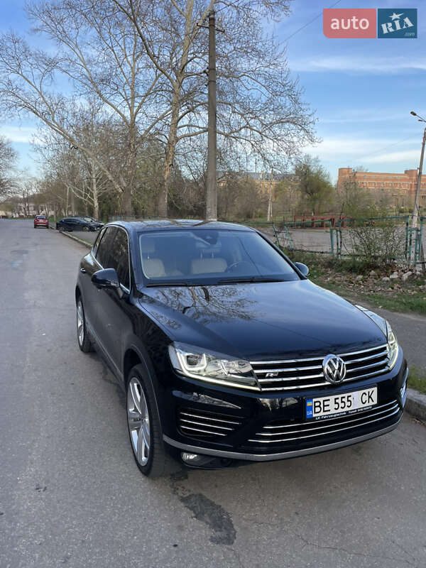 Внедорожник / Кроссовер Volkswagen Touareg 2015 в Николаеве