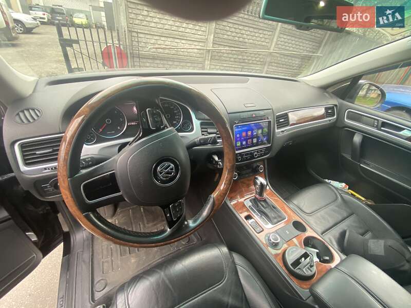 Позашляховик / Кросовер Volkswagen Touareg 2011 в 