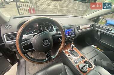 Позашляховик / Кросовер Volkswagen Touareg 2011 в 