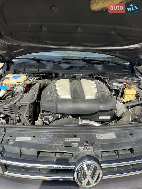 Внедорожник / Кроссовер Volkswagen Touareg 2012 в Тернополе