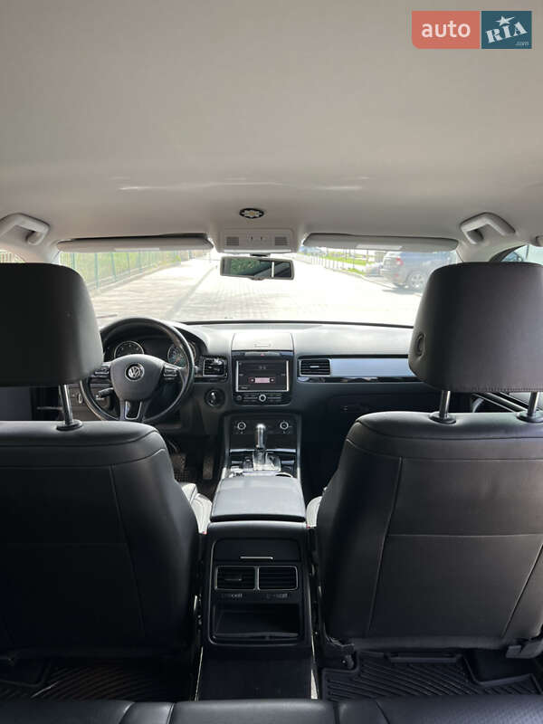 Внедорожник / Кроссовер Volkswagen Touareg 2012 в Тернополе