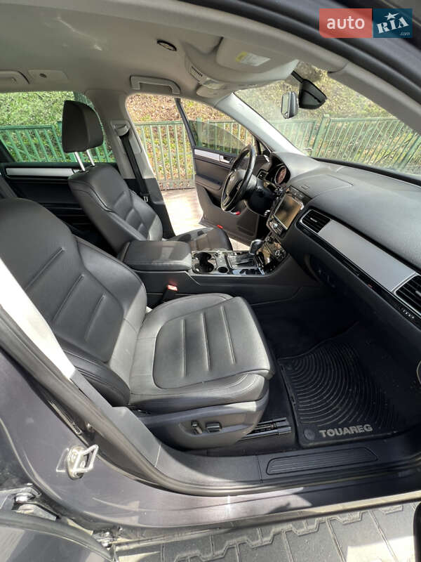 Внедорожник / Кроссовер Volkswagen Touareg 2012 в Тернополе