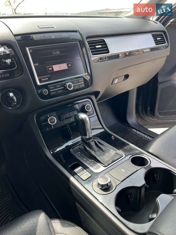 Внедорожник / Кроссовер Volkswagen Touareg 2012 в Тернополе