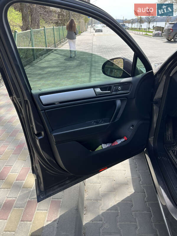 Внедорожник / Кроссовер Volkswagen Touareg 2012 в Тернополе