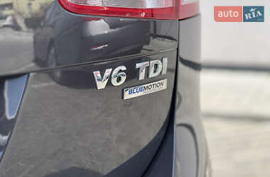 Внедорожник / Кроссовер Volkswagen Touareg 2012 в 