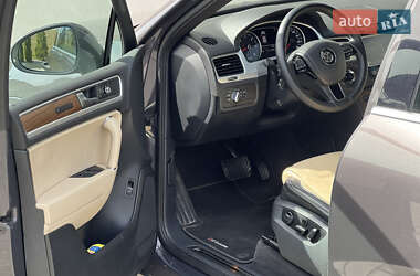 Внедорожник / Кроссовер Volkswagen Touareg 2012 в 