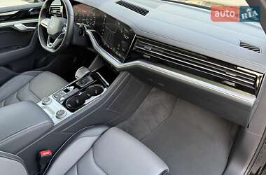 Внедорожник / Кроссовер Volkswagen Touareg 2021 в 