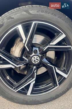 Внедорожник / Кроссовер Volkswagen Touareg 2021 в 