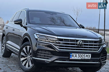 Внедорожник / Кроссовер Volkswagen Touareg 2018 в 