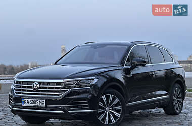 Внедорожник / Кроссовер Volkswagen Touareg 2018 в 