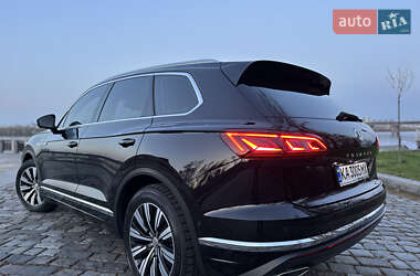 Внедорожник / Кроссовер Volkswagen Touareg 2018 в 