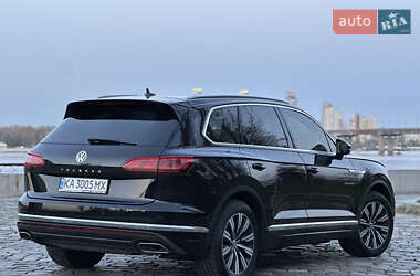 Внедорожник / Кроссовер Volkswagen Touareg 2018 в 