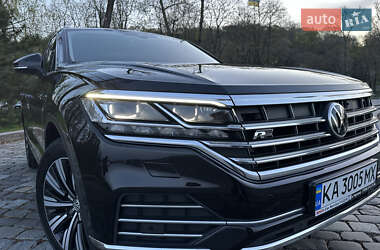 Внедорожник / Кроссовер Volkswagen Touareg 2018 в 