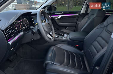Внедорожник / Кроссовер Volkswagen Touareg 2018 в 