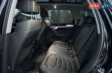 Внедорожник / Кроссовер Volkswagen Touareg 2018 в 