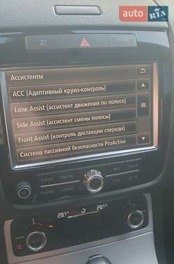 Внедорожник / Кроссовер Volkswagen Touareg 2011 в 