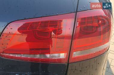 Внедорожник / Кроссовер Volkswagen Touareg 2011 в 