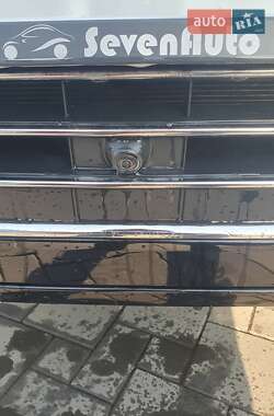 Внедорожник / Кроссовер Volkswagen Touareg 2011 в 