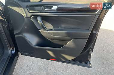 Внедорожник / Кроссовер Volkswagen Touareg 2012 в 