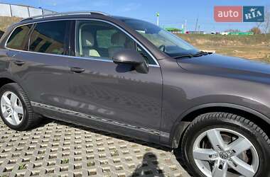 Позашляховик / Кросовер Volkswagen Touareg 2011 в 