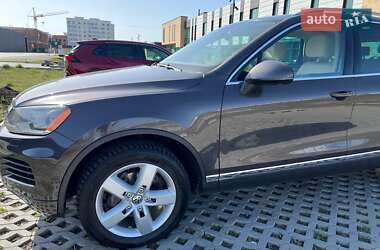 Позашляховик / Кросовер Volkswagen Touareg 2011 в 