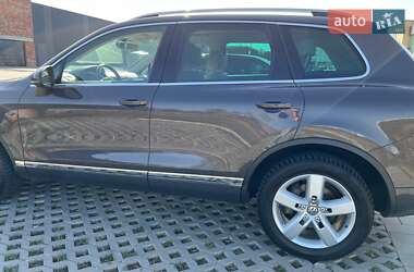Позашляховик / Кросовер Volkswagen Touareg 2011 в 