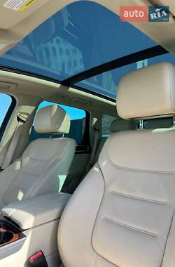 Позашляховик / Кросовер Volkswagen Touareg 2011 в 