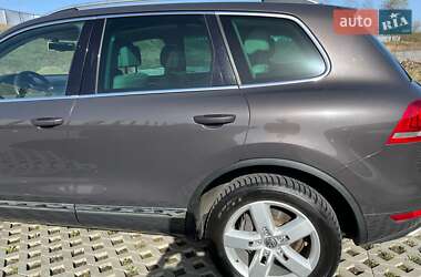 Позашляховик / Кросовер Volkswagen Touareg 2011 в 