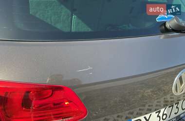 Позашляховик / Кросовер Volkswagen Touareg 2011 в 