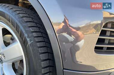 Позашляховик / Кросовер Volkswagen Touareg 2011 в 