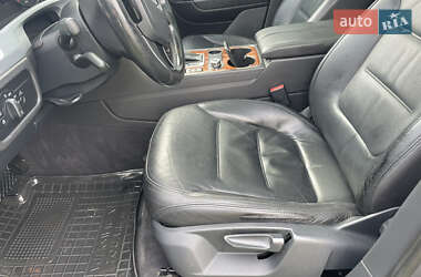 Внедорожник / Кроссовер Volkswagen Touareg 2011 в 
