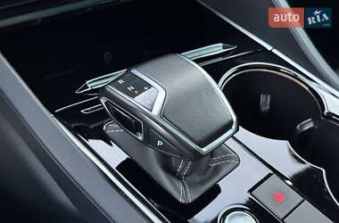 Внедорожник / Кроссовер Volkswagen Touareg 2018 в 