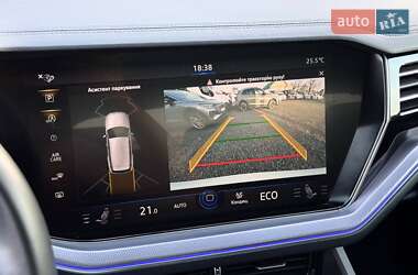 Внедорожник / Кроссовер Volkswagen Touareg 2018 в 