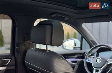Внедорожник / Кроссовер Volkswagen Touareg 2018 в 