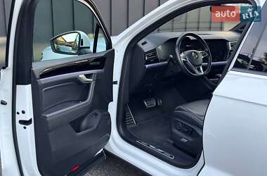 Внедорожник / Кроссовер Volkswagen Touareg 2018 в 