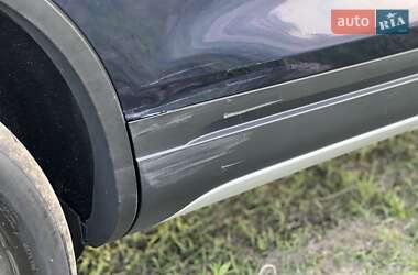Внедорожник / Кроссовер Volkswagen Touareg 2012 в 