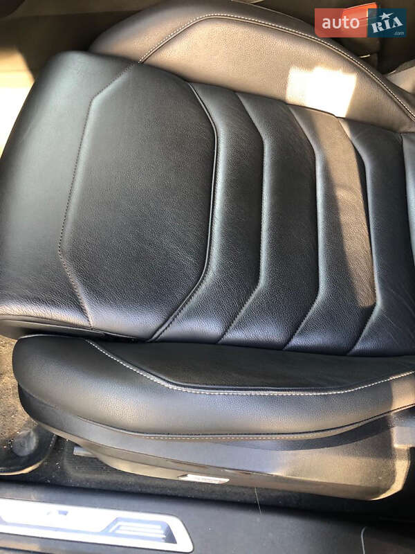 Позашляховик / Кросовер Volkswagen Touareg 2019 в Вінниці