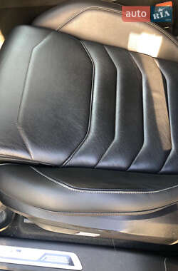 Внедорожник / Кроссовер Volkswagen Touareg 2019 в 