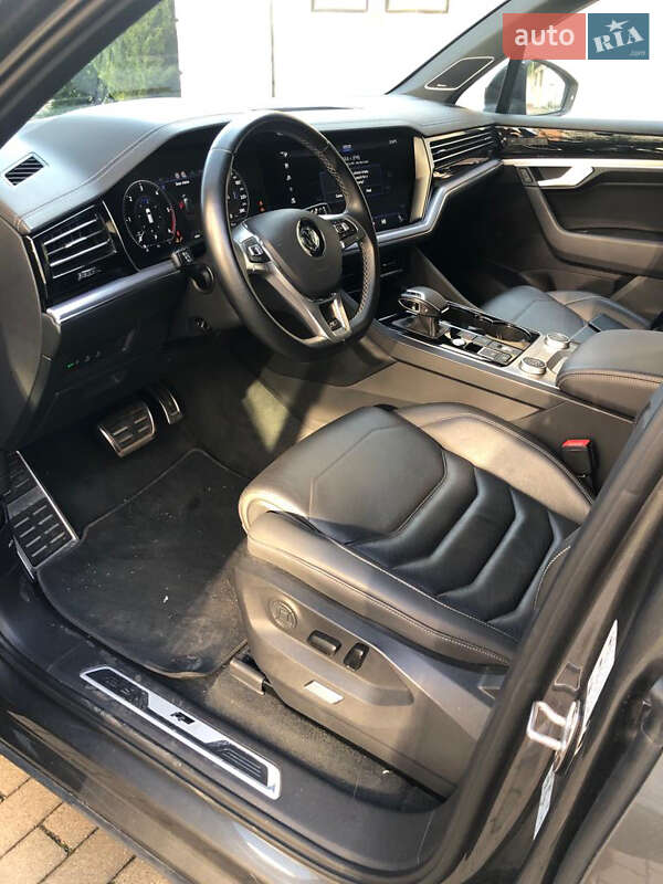 Позашляховик / Кросовер Volkswagen Touareg 2019 в Вінниці