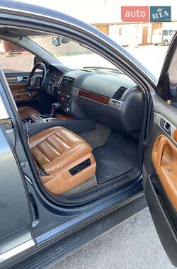 Позашляховик / Кросовер Volkswagen Touareg 2004 в 