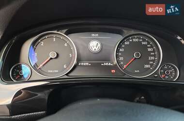 Внедорожник / Кроссовер Volkswagen Touareg 2012 в 