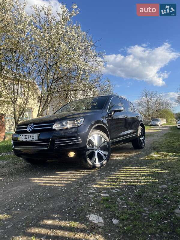 Позашляховик / Кросовер Volkswagen Touareg 2011 в 