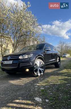 Позашляховик / Кросовер Volkswagen Touareg 2011 в 