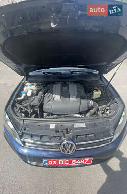 Позашляховик / Кросовер Volkswagen Touareg 2011 в 