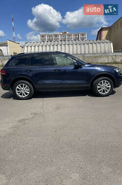 Позашляховик / Кросовер Volkswagen Touareg 2011 в 