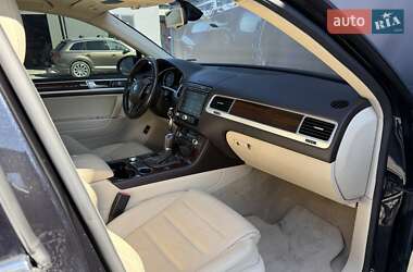 Внедорожник / Кроссовер Volkswagen Touareg 2016 в 