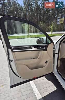 Позашляховик / Кросовер Volkswagen Touareg 2017 в 