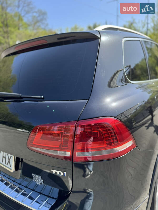Внедорожник / Кроссовер Volkswagen Touareg 2014 в Киеве