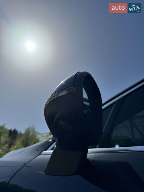 Внедорожник / Кроссовер Volkswagen Touareg 2014 в Киеве