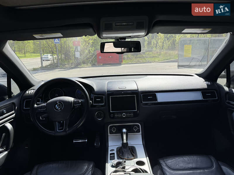 Внедорожник / Кроссовер Volkswagen Touareg 2014 в Киеве